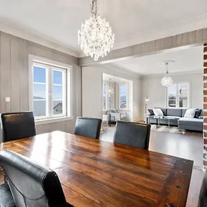 Fantastic With Great View! Apartment